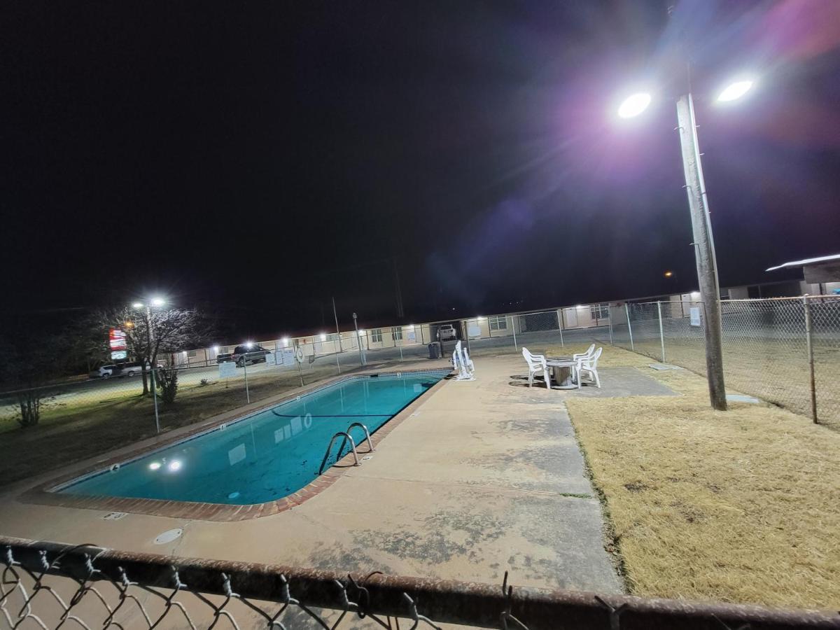 Eddy'S Motel Pleasanton Esterno foto