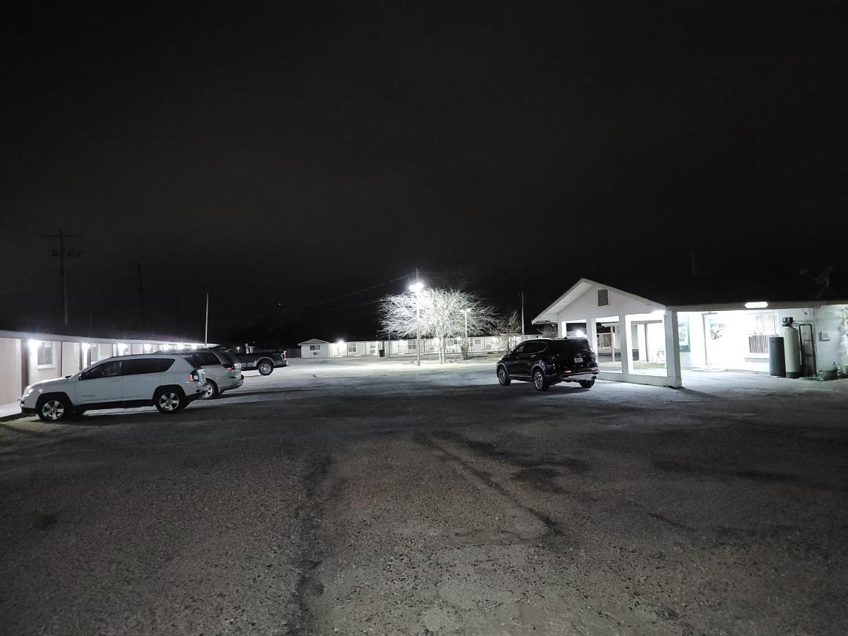Eddy'S Motel Pleasanton Esterno foto