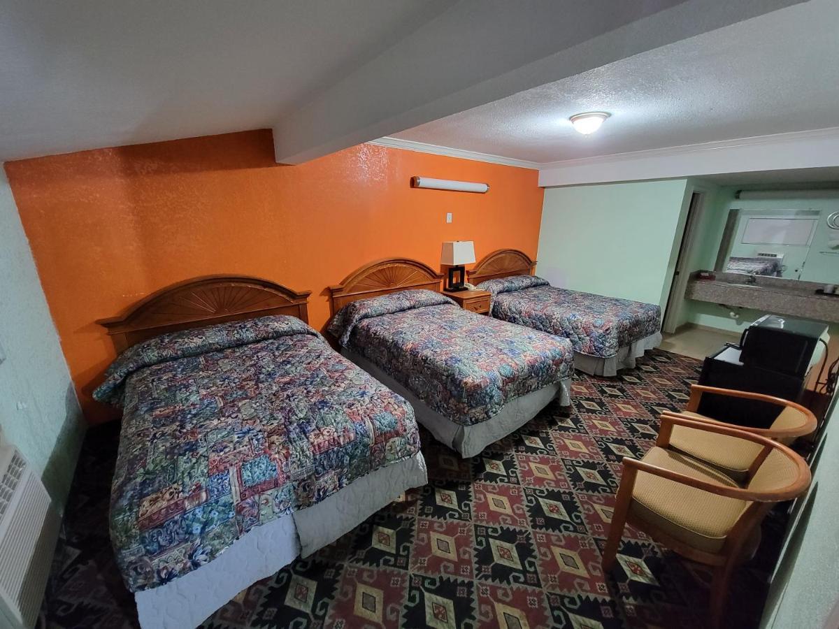 Eddy'S Motel Pleasanton Esterno foto