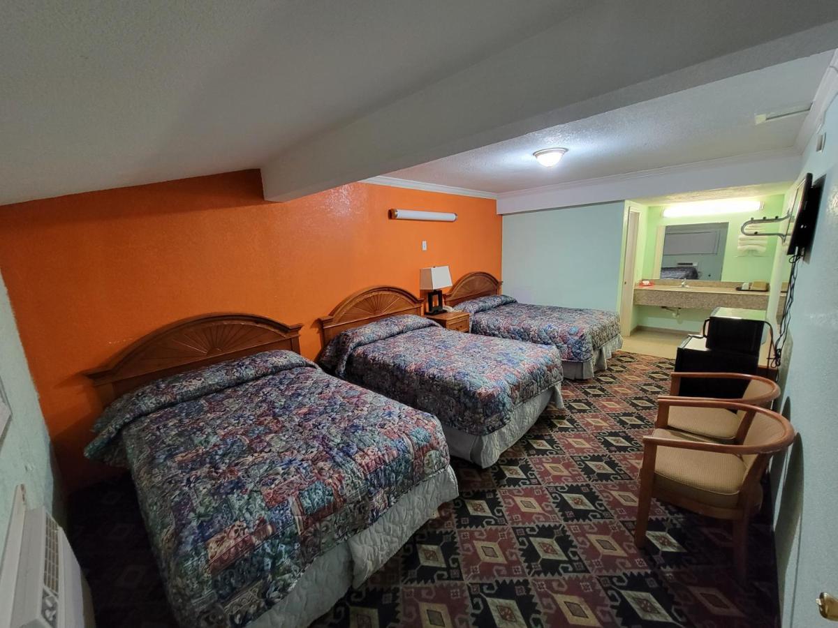 Eddy'S Motel Pleasanton Esterno foto